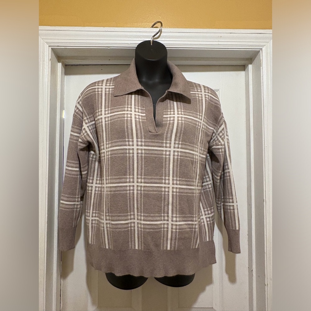 Max Studio Women's Taupe and White Sweater